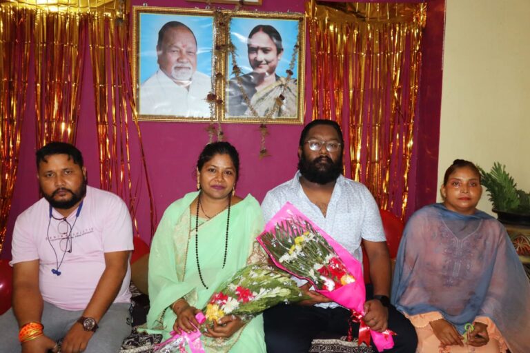 स्व. राजकिशोर महतो की पुत्रवधू विनीता सिंह ने अपने पुत्र आदित्य का जन्मदिन मनाया
